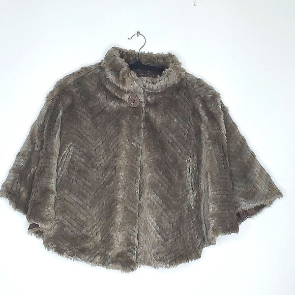 Sisters Outerwear Faux Fur Capelet XL Lined Cozy Jacket Opera Retro Old Money - Picture 11 of 12